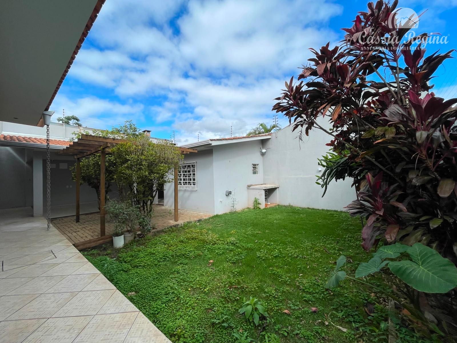 Casa à venda, com 05 dormitórios, localizada na Vila A, Foz do Iguaçu.