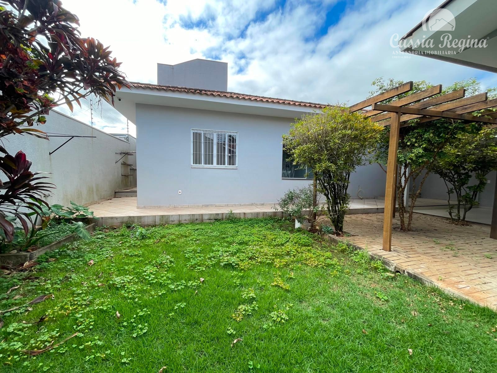 Casa à venda, com 05 dormitórios, localizada na Vila A, Foz do Iguaçu.