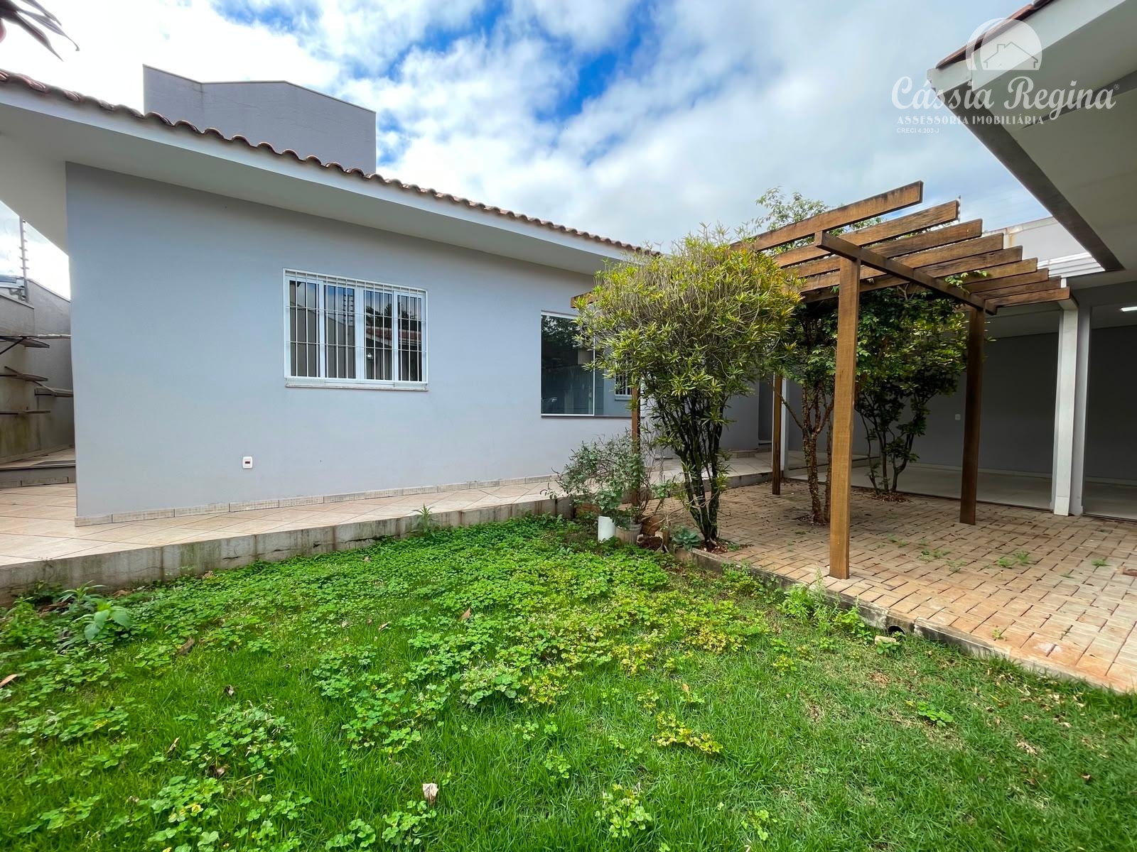 Casa à venda, com 05 dormitórios, localizada na Vila A, Foz do Iguaçu.