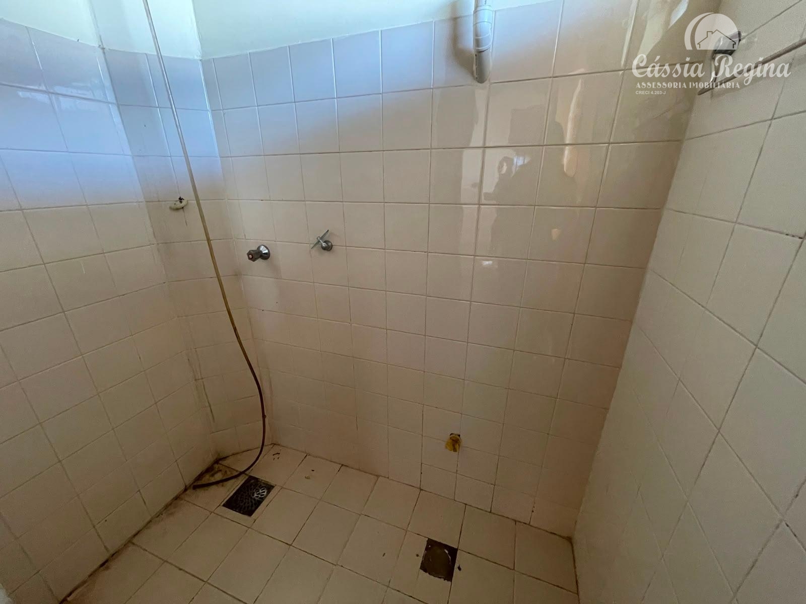 Sobrado com 03 quartos, sendo 01 suíte para locação no Jardim Guarapuava.