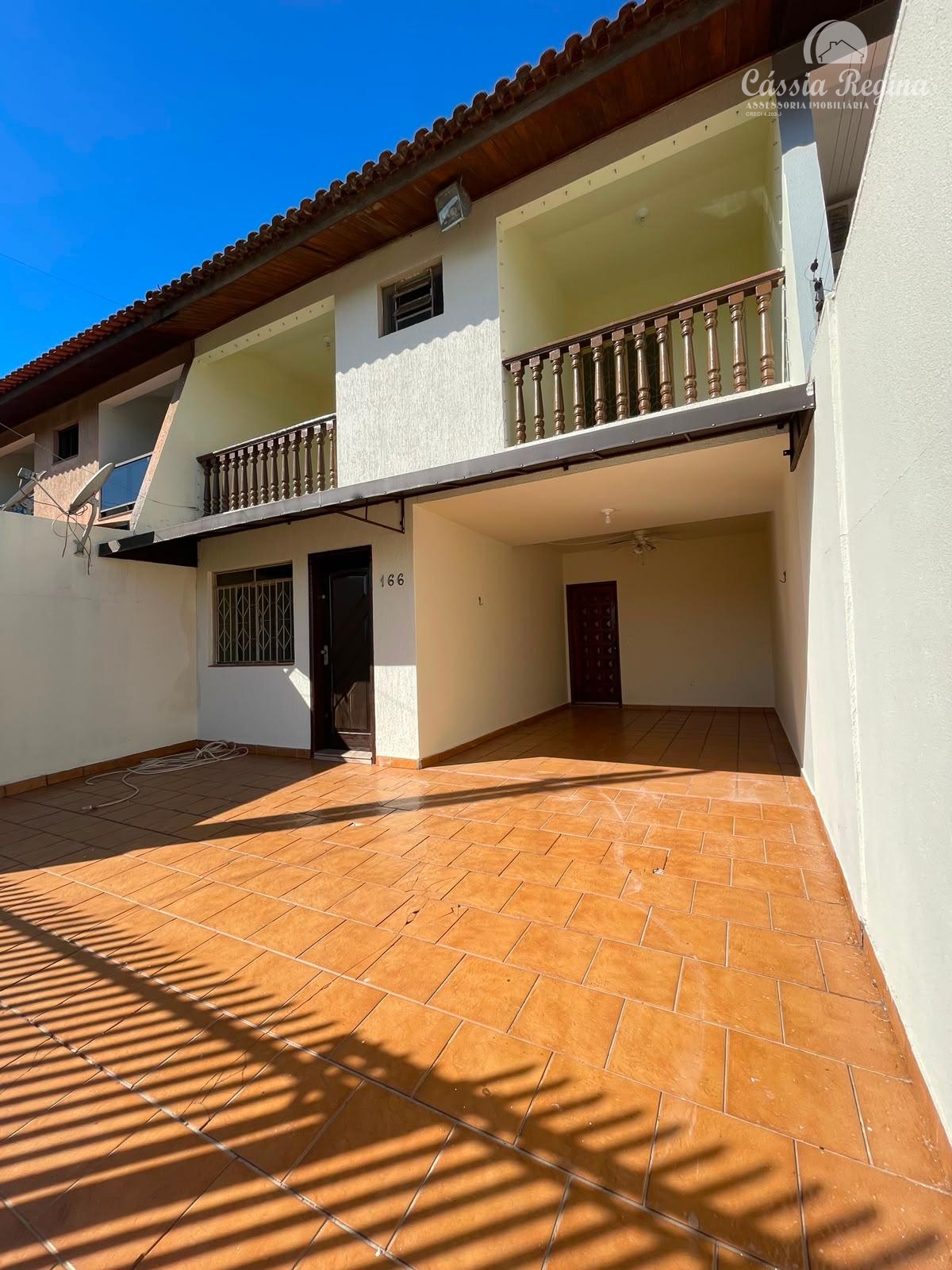 Sobrado com 03 quartos, sendo 01 suíte para locação no Jardim Guarapuava.