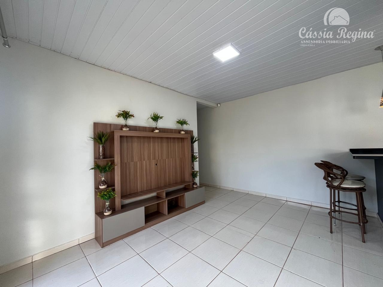 Casa à venda com 02 dormitórios e piscina no Jardim Lancaster  Região da Vila A.