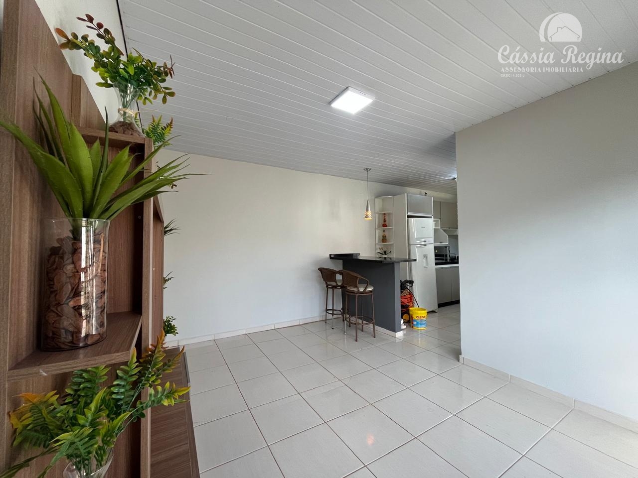 Casa à venda com 02 dormitórios e piscina no Jardim Lancaster  Região da Vila A.