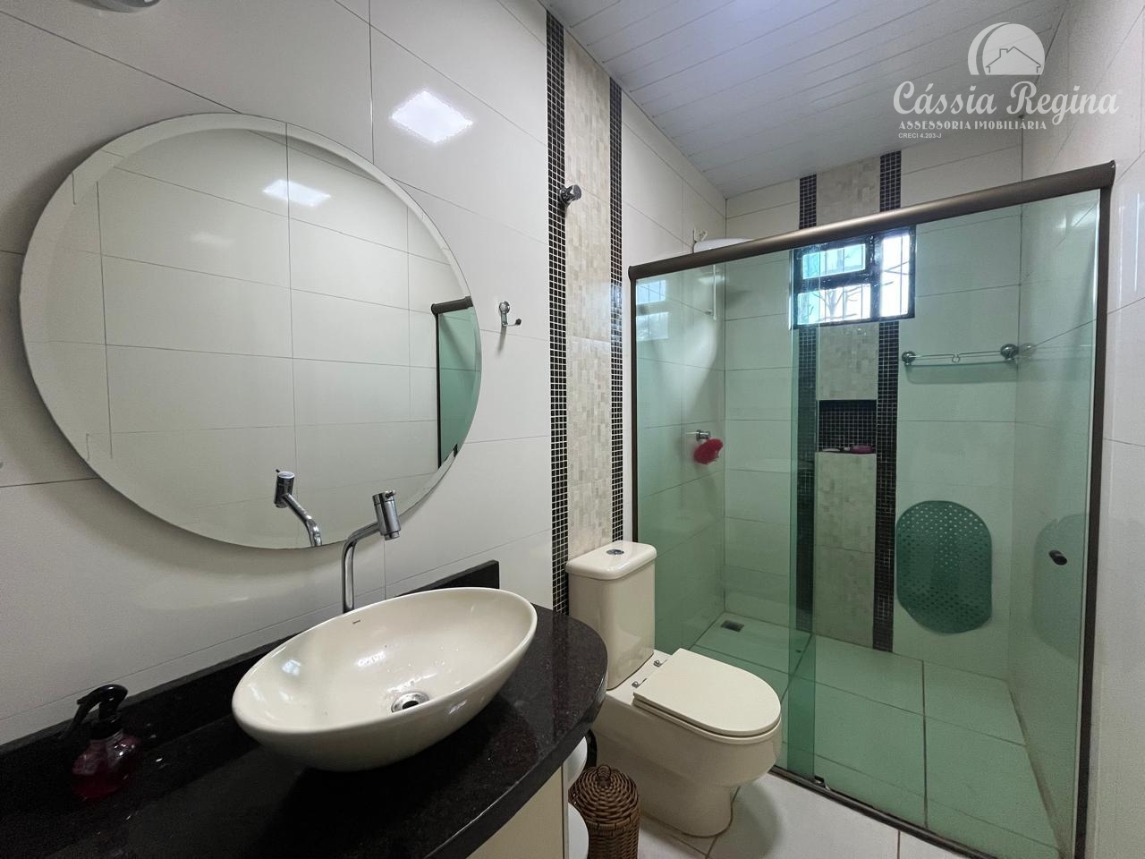 Casa à venda com 02 dormitórios e piscina no Jardim Lancaster  Região da Vila A.