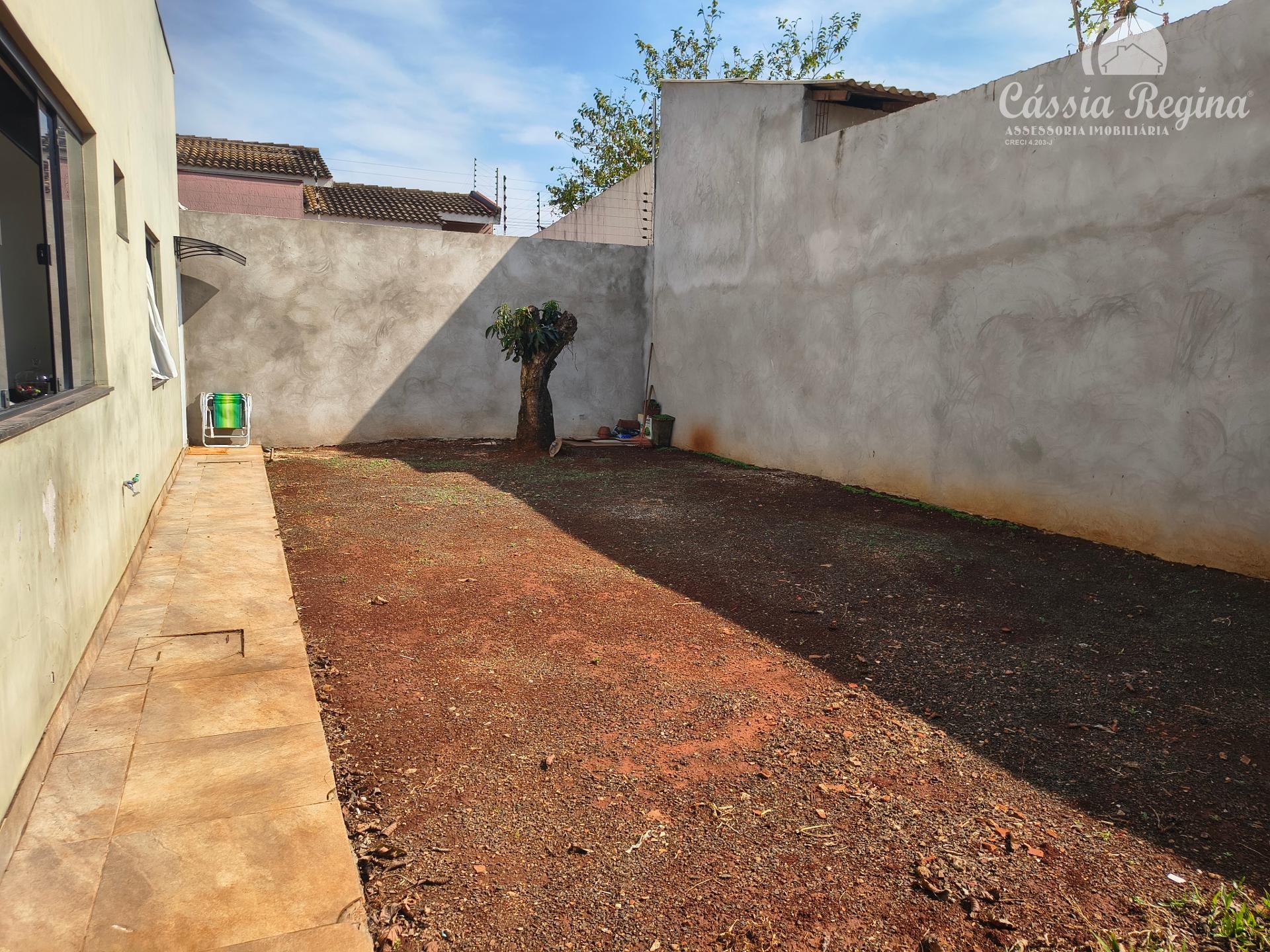 Casa à venda com 03 dormitórios, sendo 01 suíte no Jardim Dona Fatima Osman