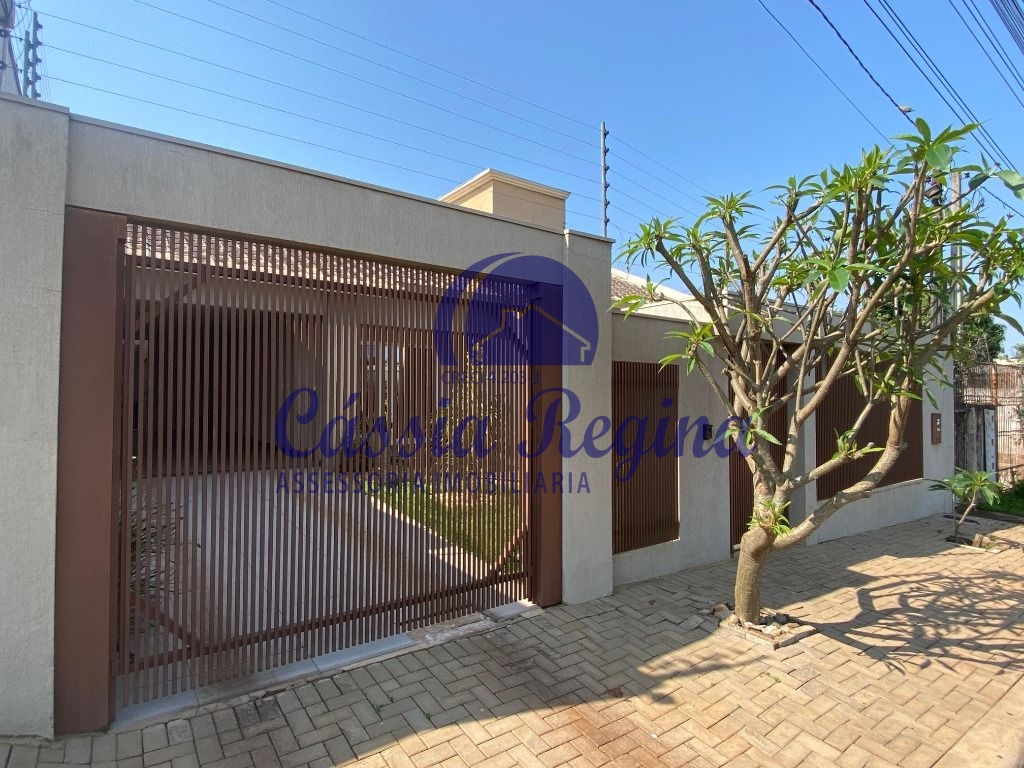 Casa com 03 dormitórios, sendo 01 suíte no Jardim Lancaster ? Região da Vila A.