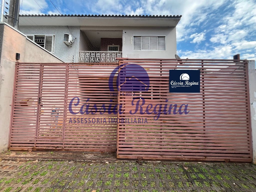 Sobrado com 03 dormitórios, sendo 01 suíte - Vila Maracanã, Região Central