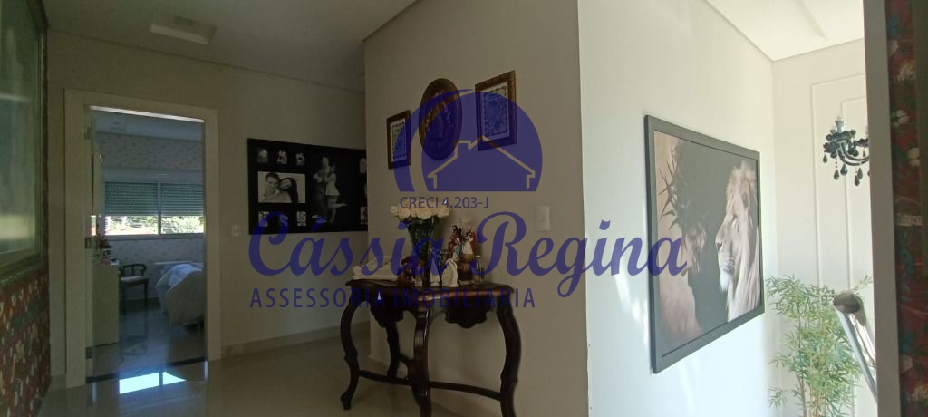 Sobrado semimobiliado com 03 dormitórios sendo 02 suítes - Jardim Iguaçu - Região