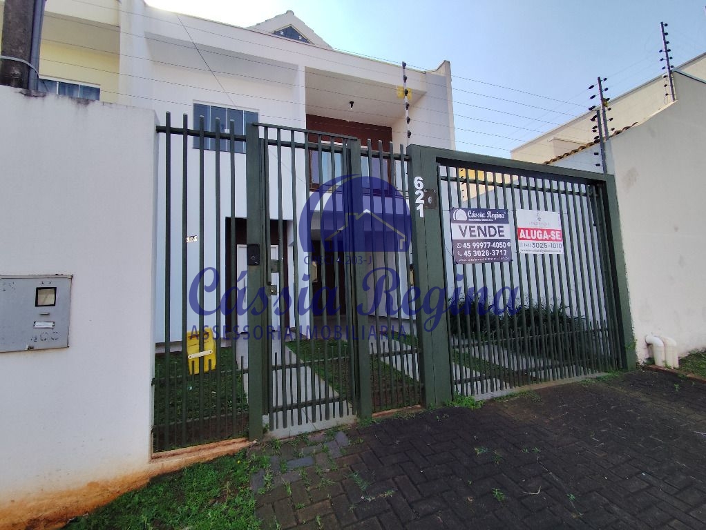 Sobrado com 03 dormitórios, sendo 01 suítes no Jardim Alice II.