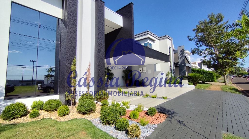 Casa mobiliada de alto padrão com 04 suítes à venda no Condomínio Arco de Paris -