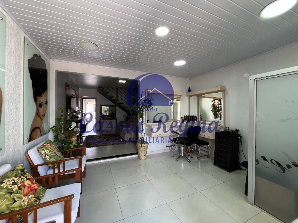 Sobrado á venda com 03 dormitórios no Jardim Central