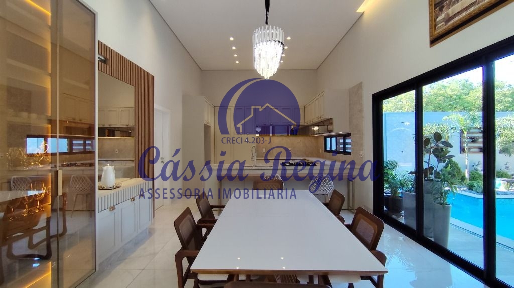 Casa mobiliada de alto padrão com 04 suítes à venda no Condomínio Arco de Paris -