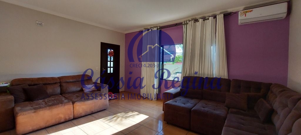 Casa com 03 dormitórios sendo 01 suíte com piscina - Jardim Bourbon