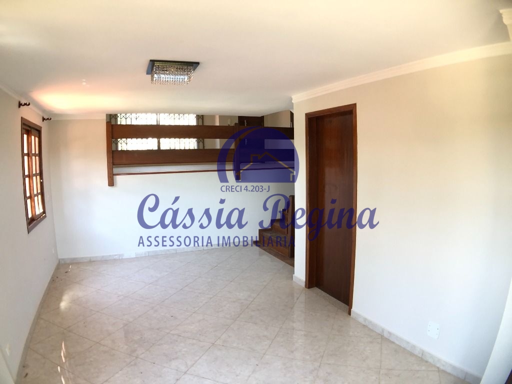 Sobrado com 04 dormitórios Sendo 02 suítes - Renato Festugato (Região Central)