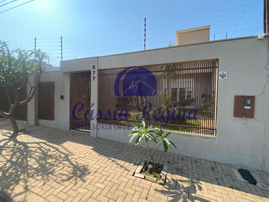 Casa com 03 dormitórios, sendo 01 suíte no Jardim Lancaster ? Região da Vila A.