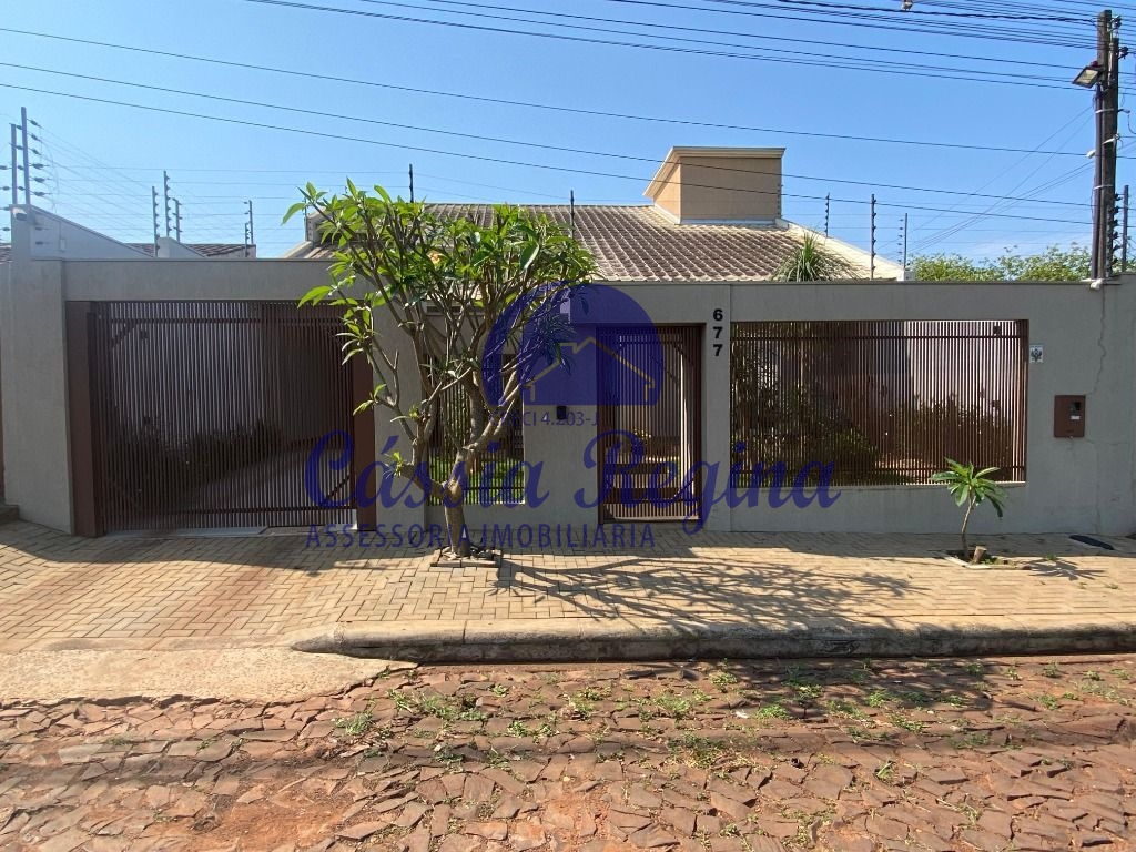 Casa com 03 dormitórios, sendo 01 suíte no Jardim Lancaster ? Região da Vila A.