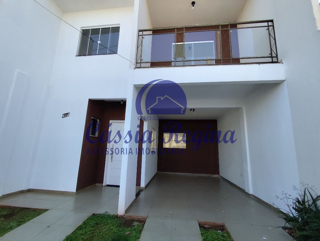 Sobrado com 03 dormitórios, sendo 01 suítes no Jardim Alice II.