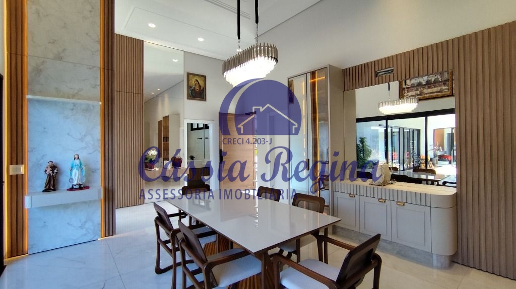 Casa mobiliada de alto padrão com 04 suítes à venda no Condomínio Arco de Paris -