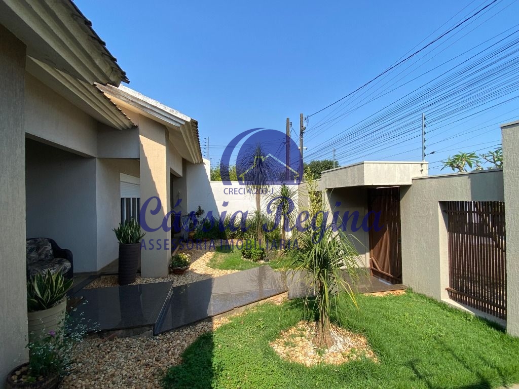 Casa com 03 dormitórios, sendo 01 suíte no Jardim Lancaster ? Região da Vila A.