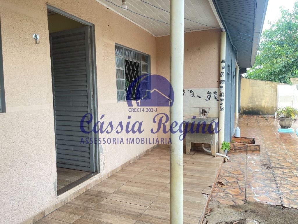 Casa em madeira com piscina e 03 dormitórios e 02 Kitinetes nos fundos em alvenar