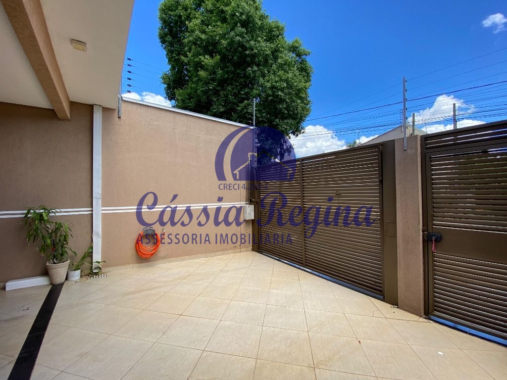 Casa com 04 dormitórios, sendo 01 suíte no Jardim Laranjeiras - Região da Vila A.