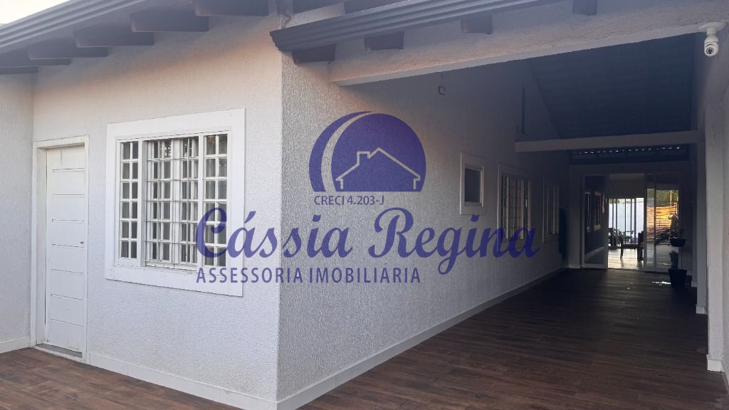 Casa com 03 dormitórios, sendo 01 suíte. na Vila Yolanda