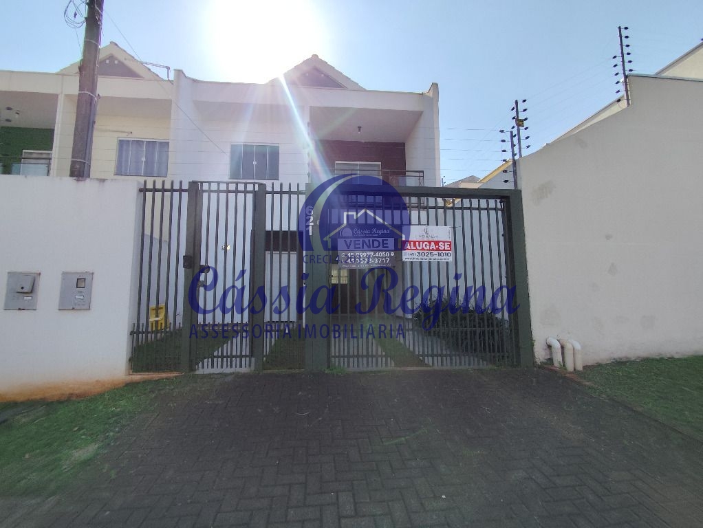 Sobrado com 03 dormitórios, sendo 01 suítes no Jardim Alice II.