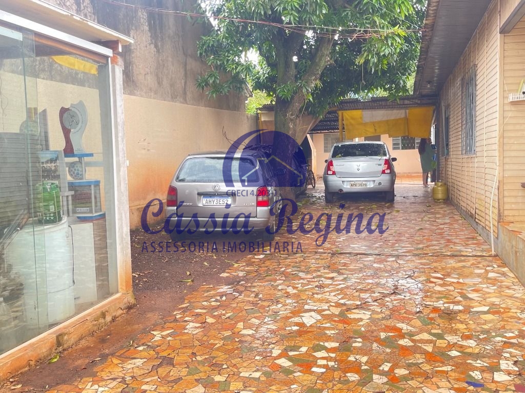 Casa em madeira com piscina e 03 dormitórios e 02 Kitinetes nos fundos em alvenar