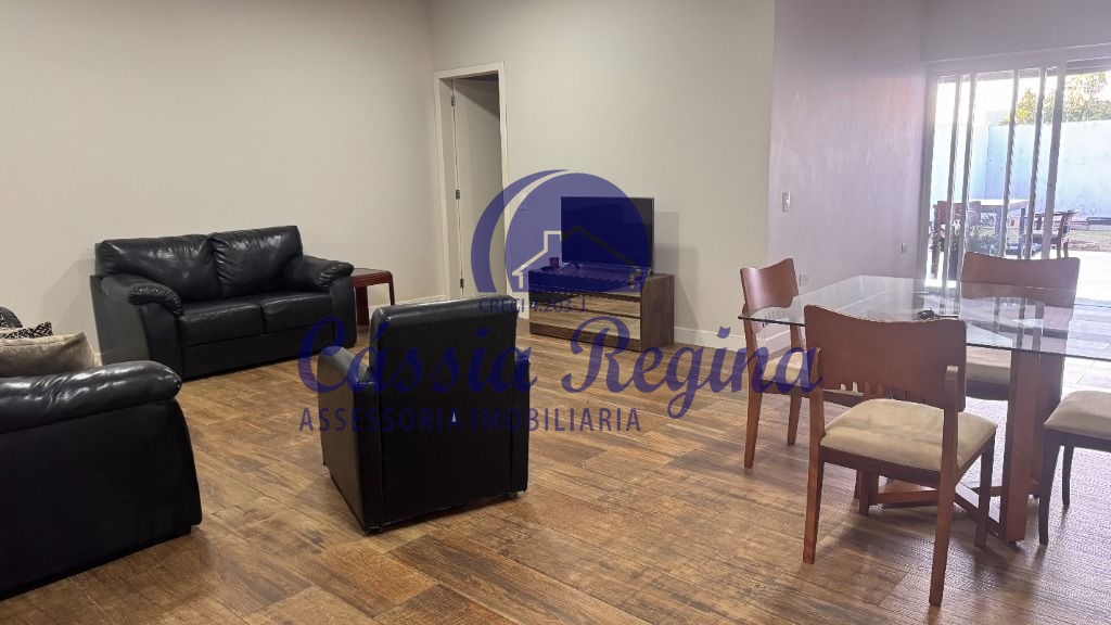 Casa com 03 dormitórios, sendo 01 suíte. na Vila Yolanda