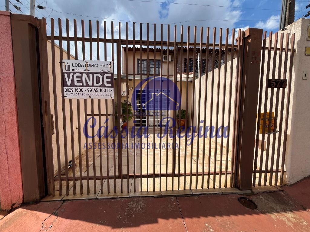 Sobrado á venda com 03 dormitórios no Jardim Central