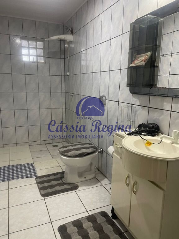 Casa com 04 dormitórios ,sendo 01 suíte na Av.Brodoski- Região da Vila A