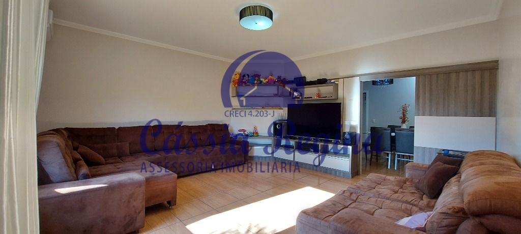 Casa com 03 dormitórios sendo 01 suíte com piscina - Jardim Bourbon