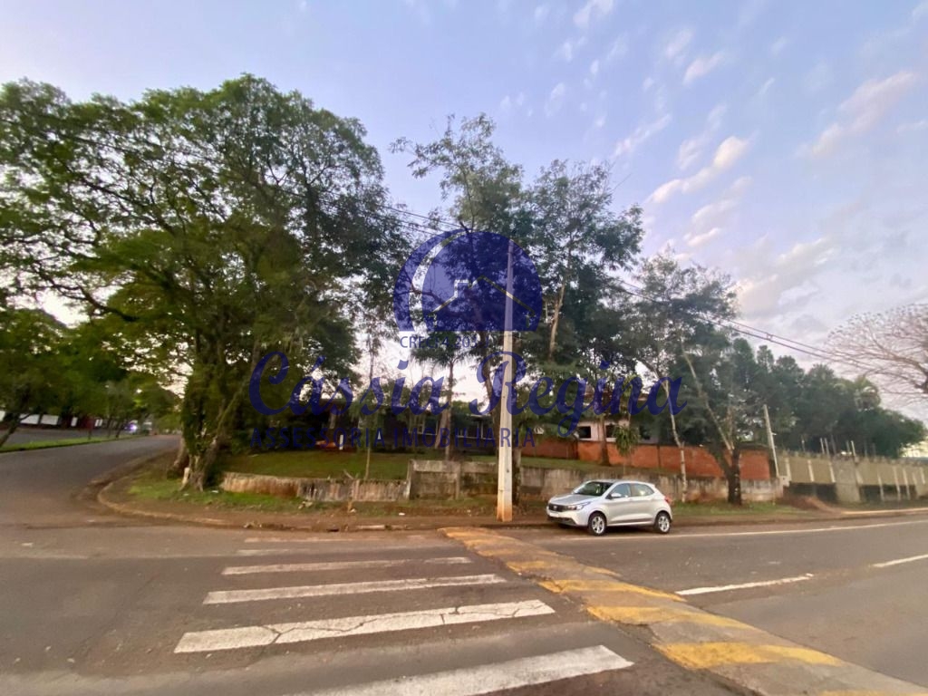 Terreno com 939m² de esquina à venda na Av. Hildemar Leite França - Vila A