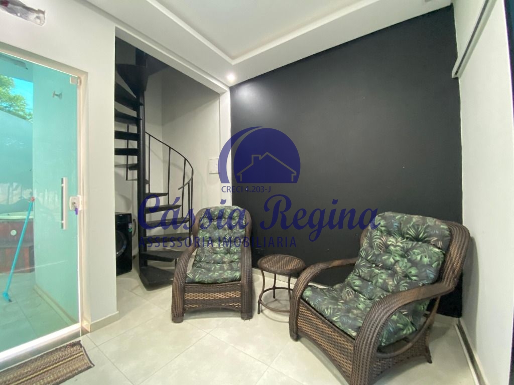 Sobrado mobiliado com 02 suítes, ótima localização na Vila A