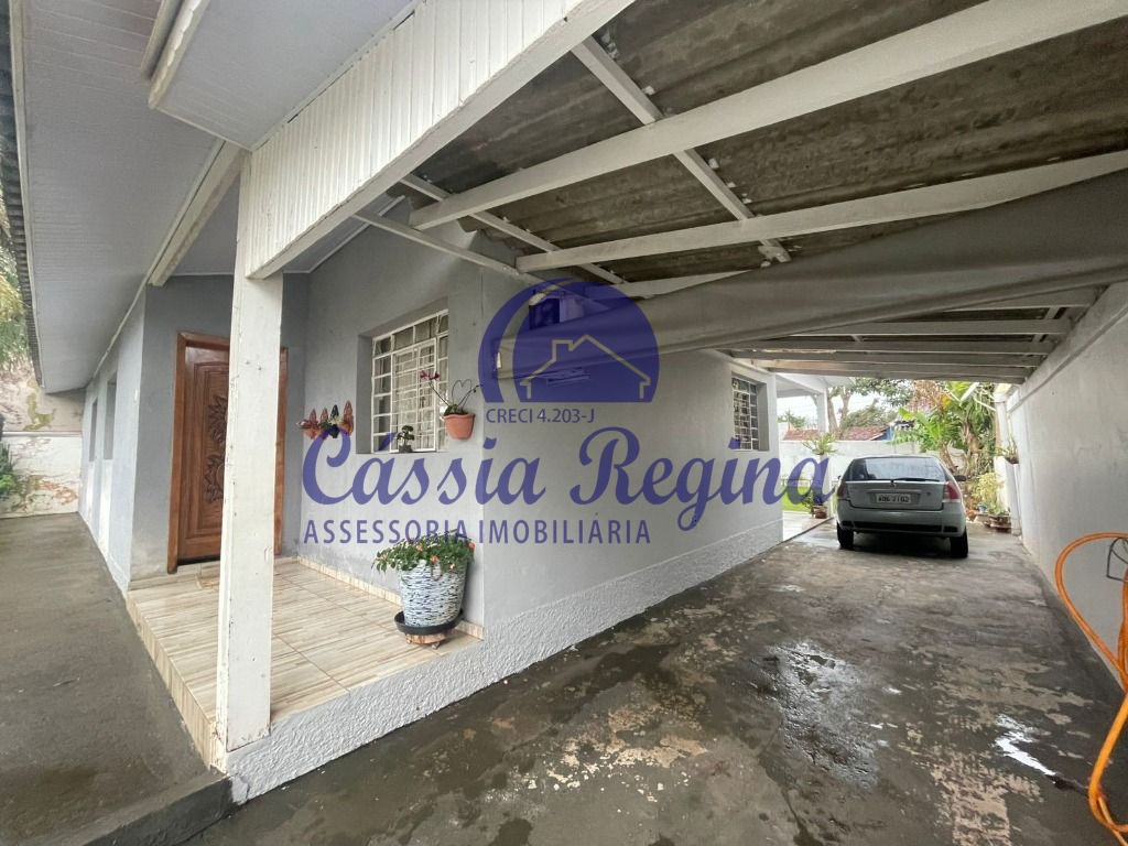 Casa com 04 dormitórios ,sendo 01 suíte na Av.Brodoski- Região da Vila A