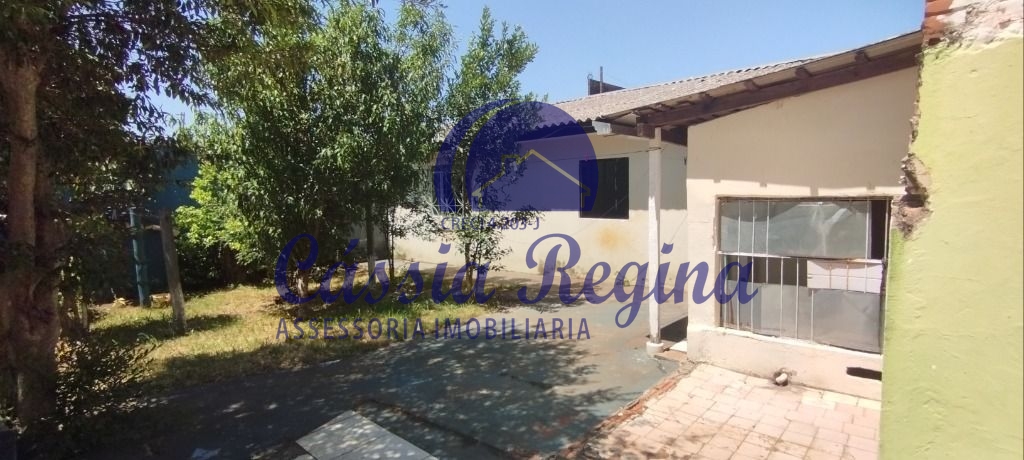 Casa com 06 dormitórios localizada na Avenida Paraná - Região da Vila A