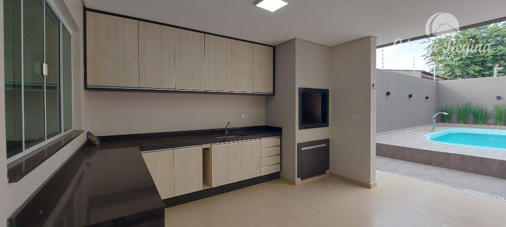 Sobrado com 4 dormitórios à venda,202.00 m², FOZ DO IGUACU - PR