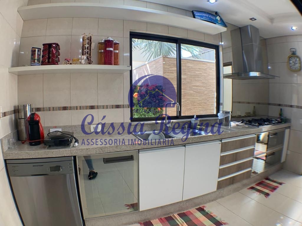 Sobrado com 04 suítes - Condomínio Solar das Crisálidas