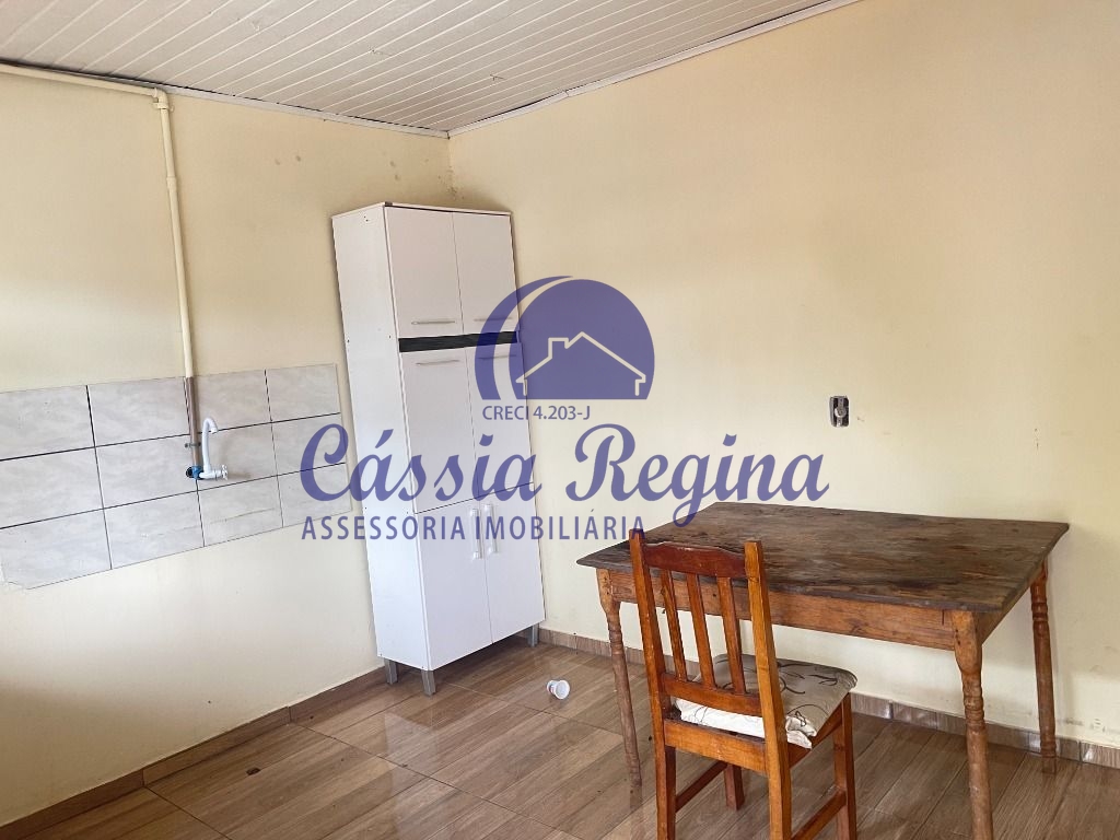 Casa em madeira com piscina e 03 dormitórios e 02 Kitinetes nos fundos em alvenar