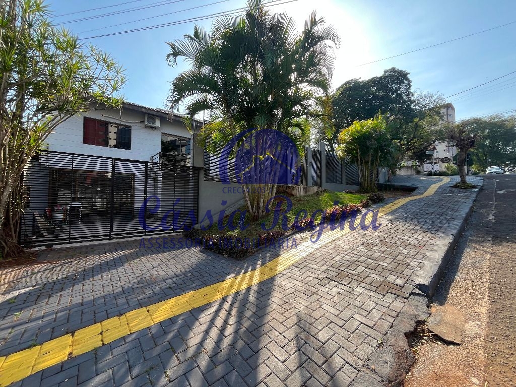 Casa com 04 dormitórios, sendo 02 suítes com closet no Centro