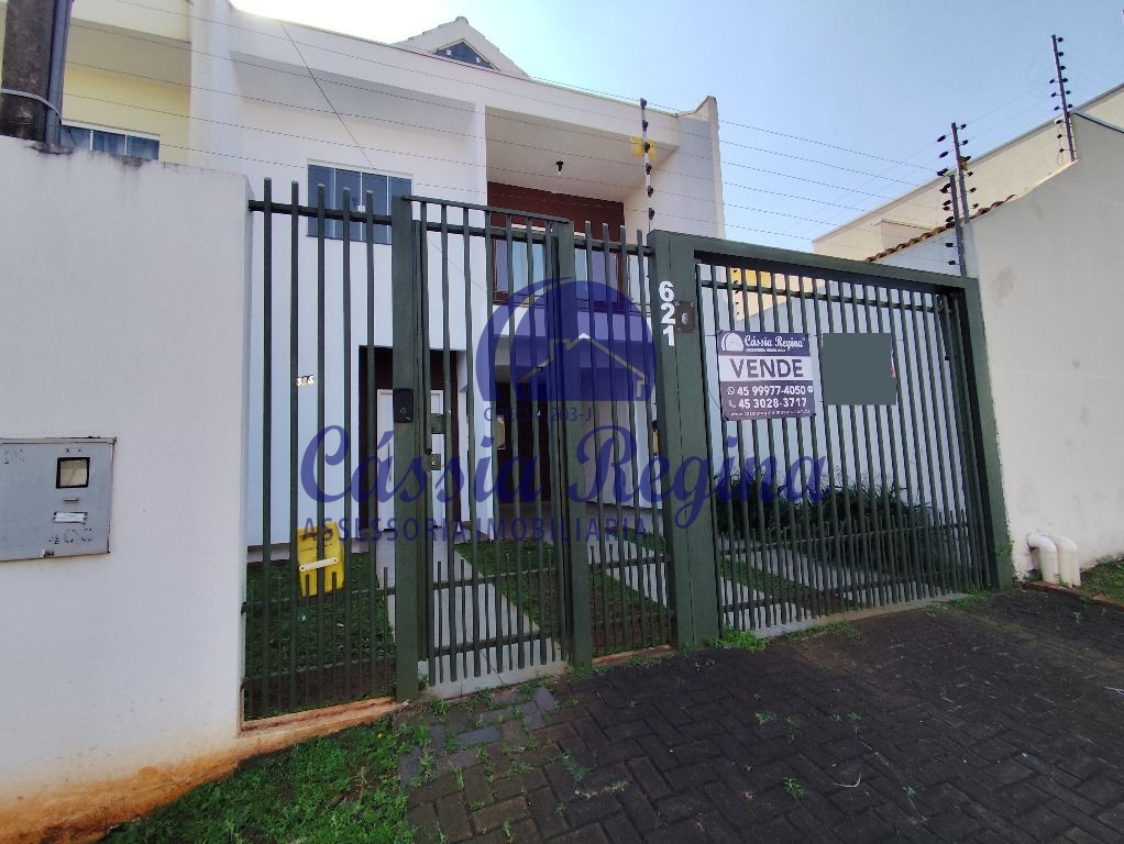 Sobrado com 03 dormitórios, sendo 01 suítes no Jardim Alice II.