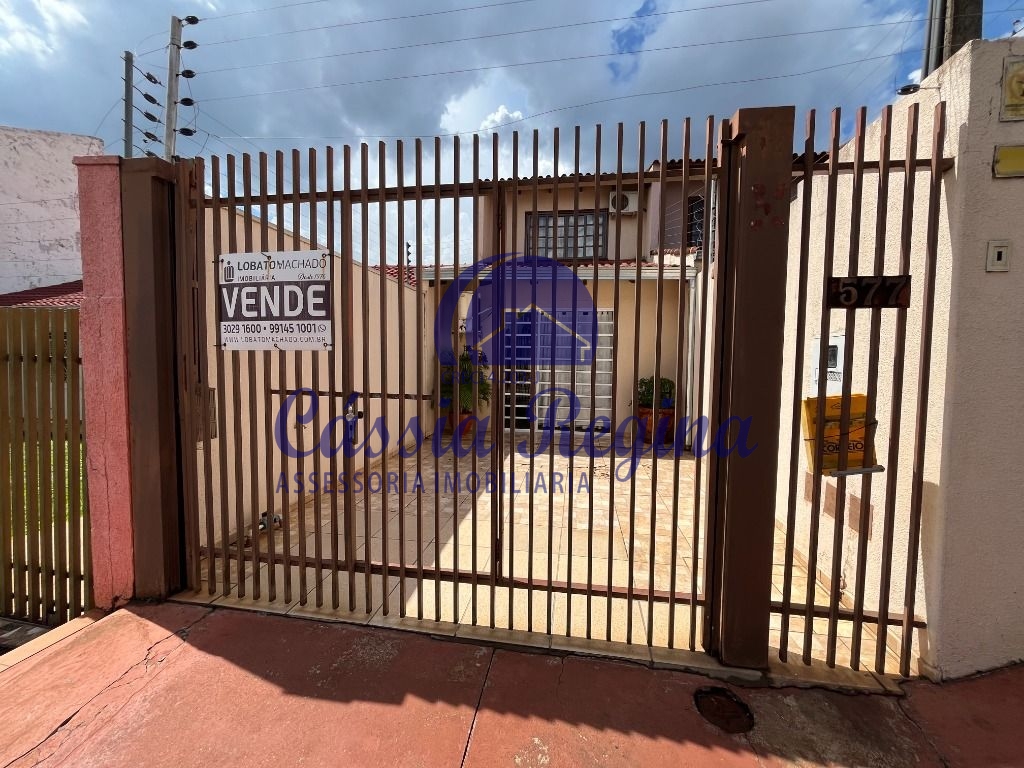 Sobrado á venda com 03 dormitórios no Jardim Central