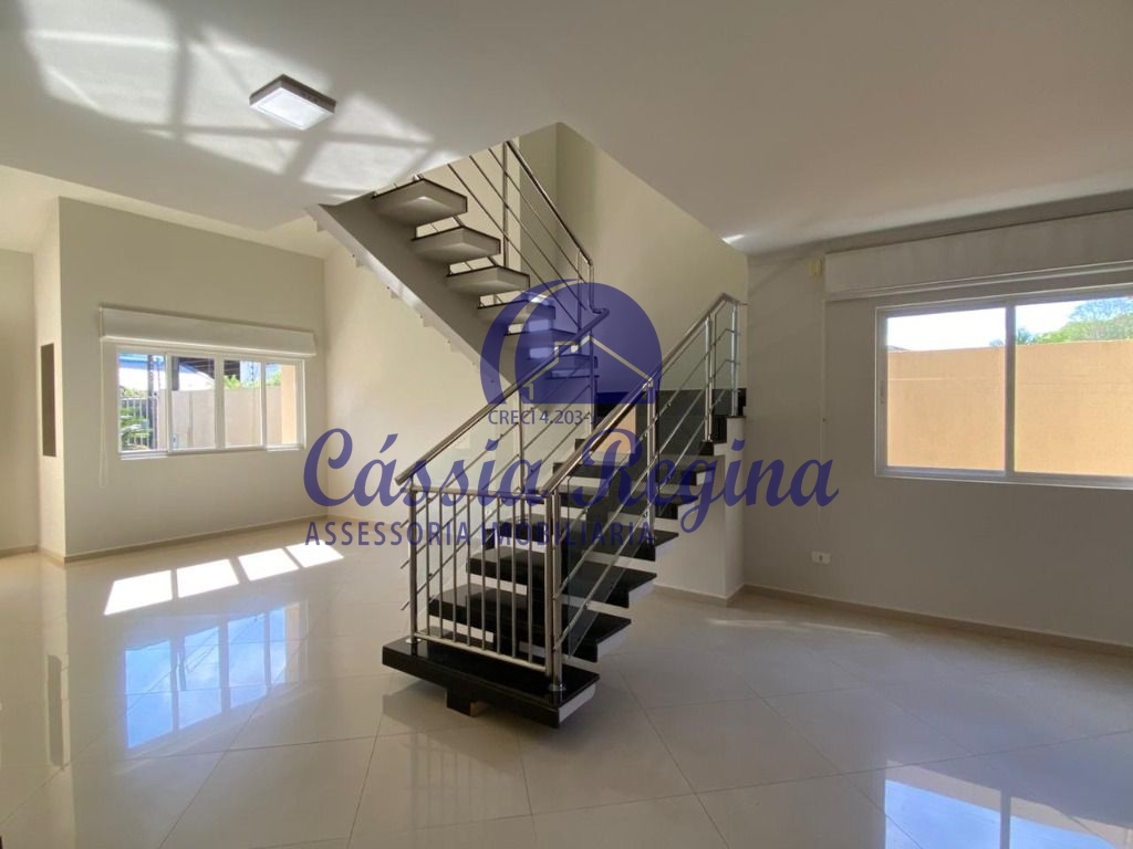 Sobrado com 03 dormitórios, sendo 01 suíte no Jardim Iguaçu