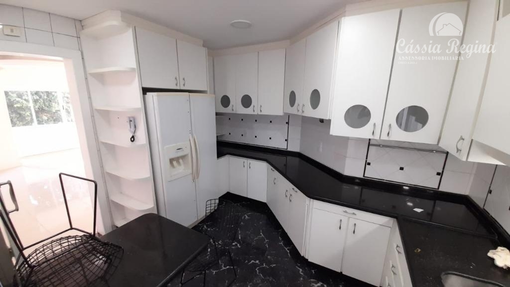 Sobrado com 3 suites para locação, Centro, FOZ DO IGUACU - PR