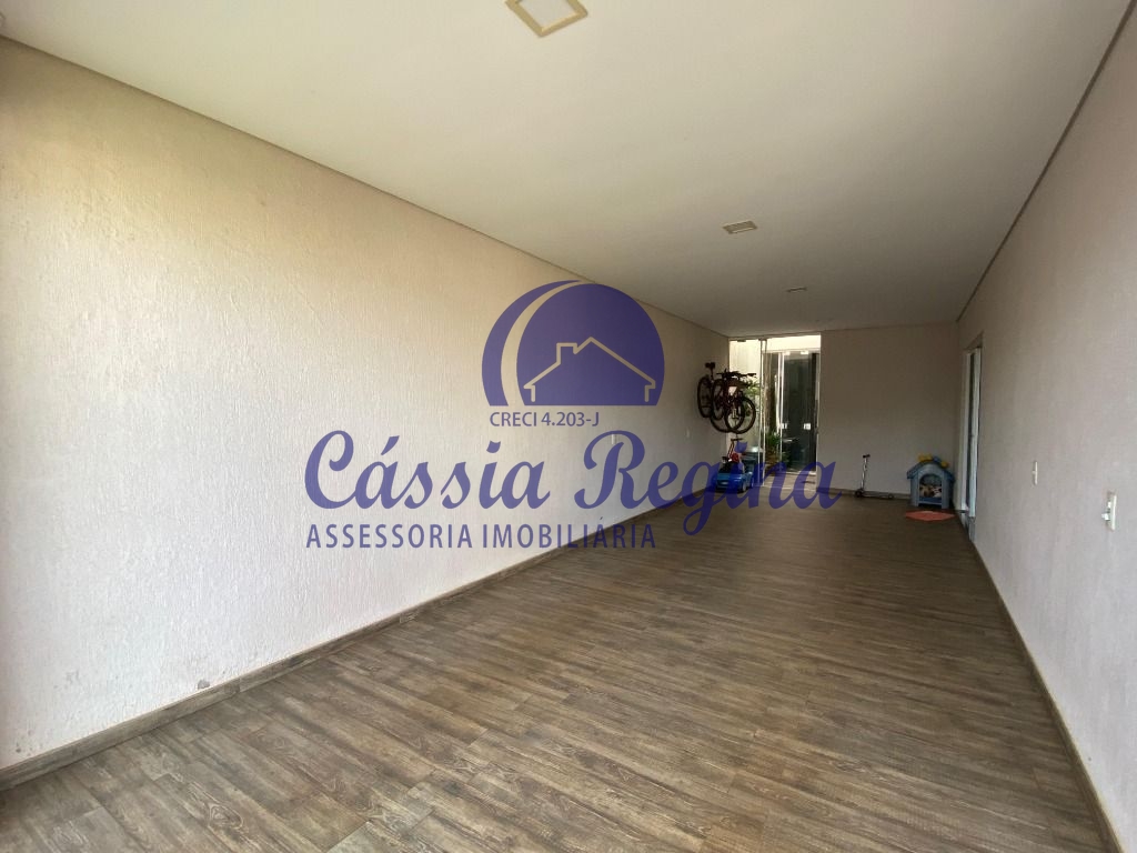 Casa com 03 dormitórios, sendo 01 suíte no Jardim Lancaster ? Região da Vila A.