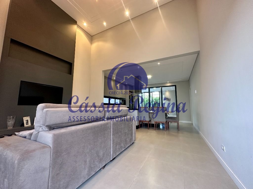 Casa seminova com 03 dormitórios sendo 01 suíte - Condomínio Terras Alpha II