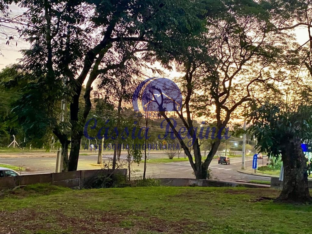 Terreno com 939m² de esquina à venda na Av. Hildemar Leite França - Vila A