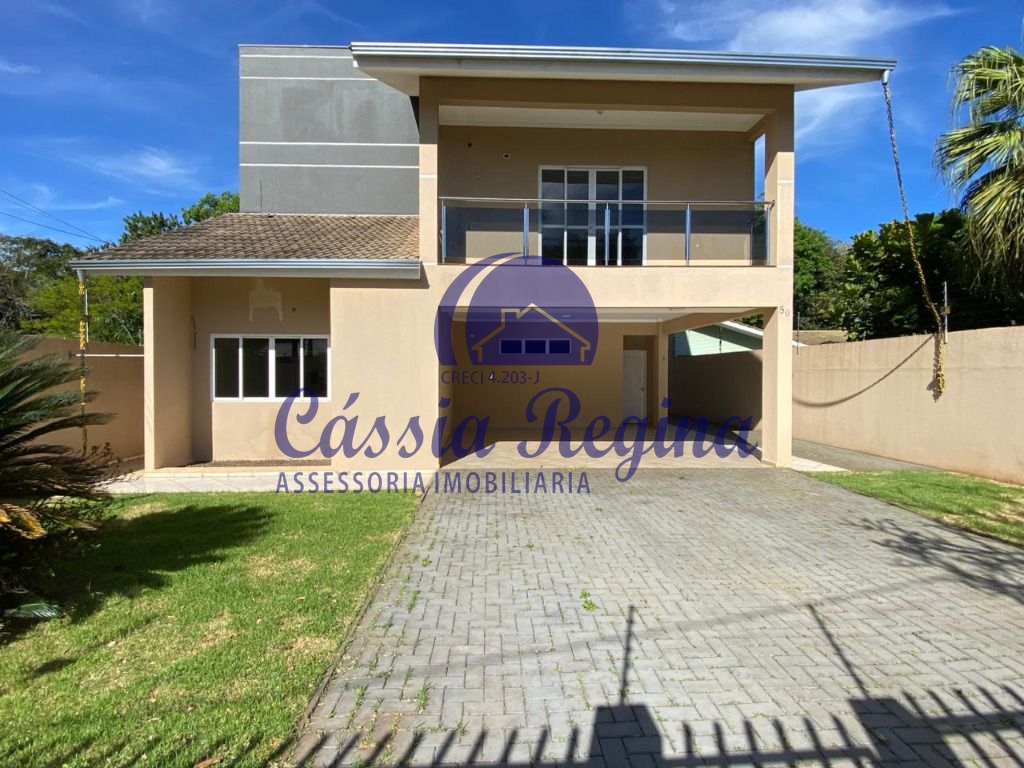 Sobrado com 03 dormitórios, sendo 01 suíte no Jardim Iguaçu