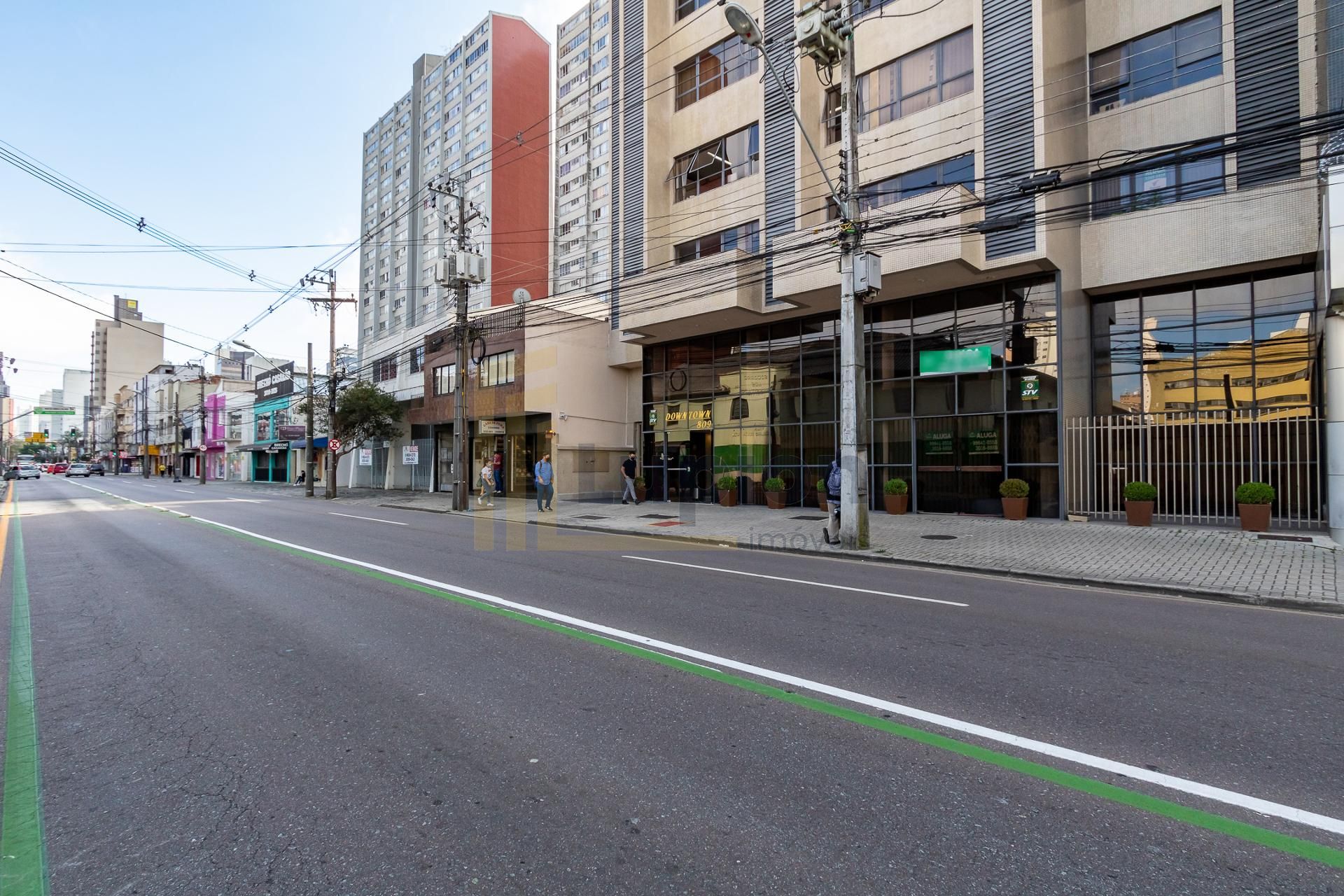 Sala comercial à venda no Centro de Curitiba, 43m  com copa e ...