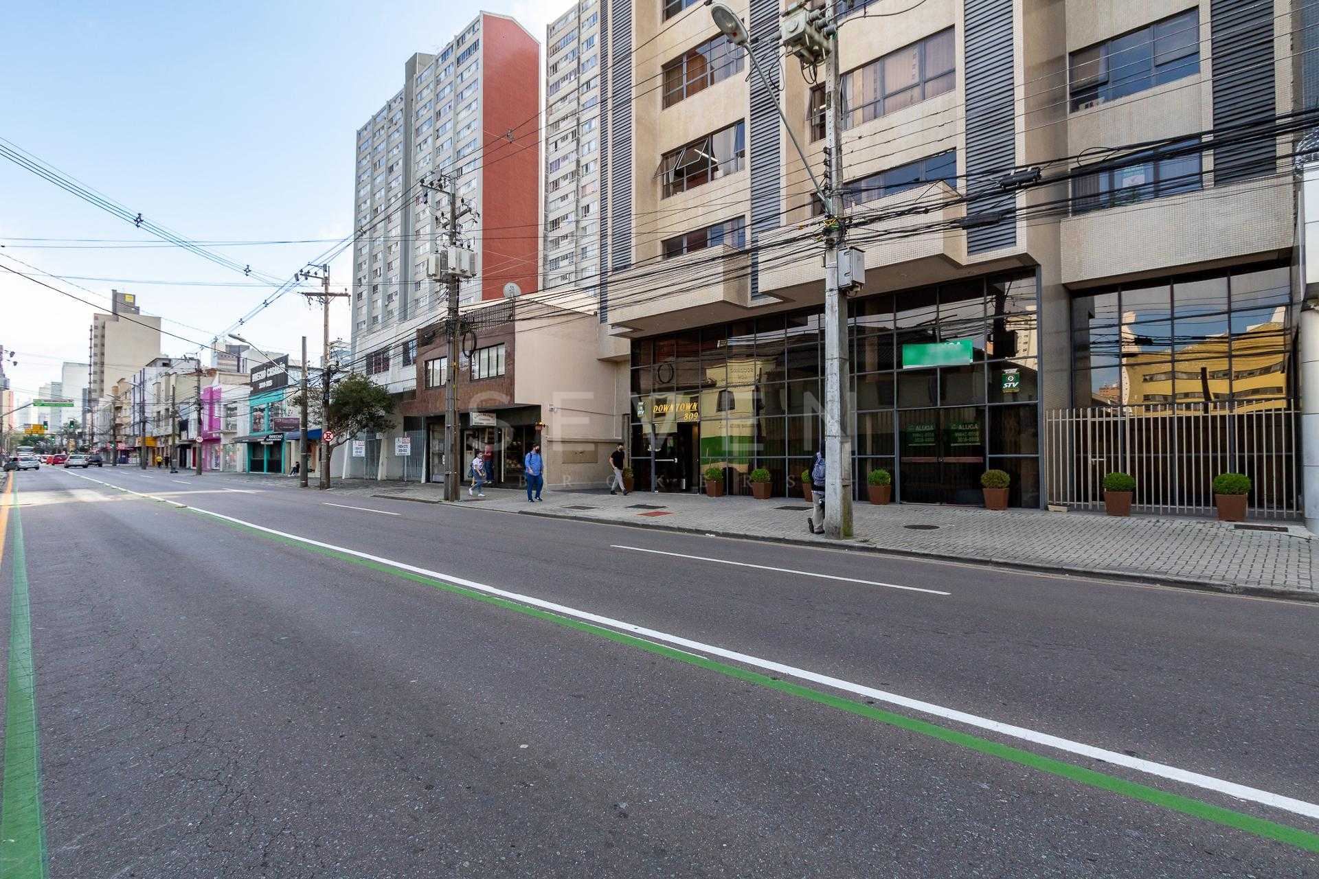 Sala comercial à venda no Centro de Curitiba, 43m  com copa e ...